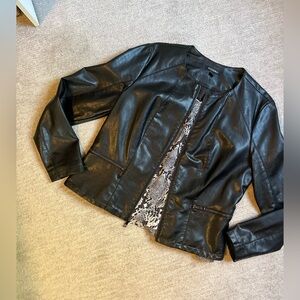 roz & ali faux leather collarless jacket with back pleat in large